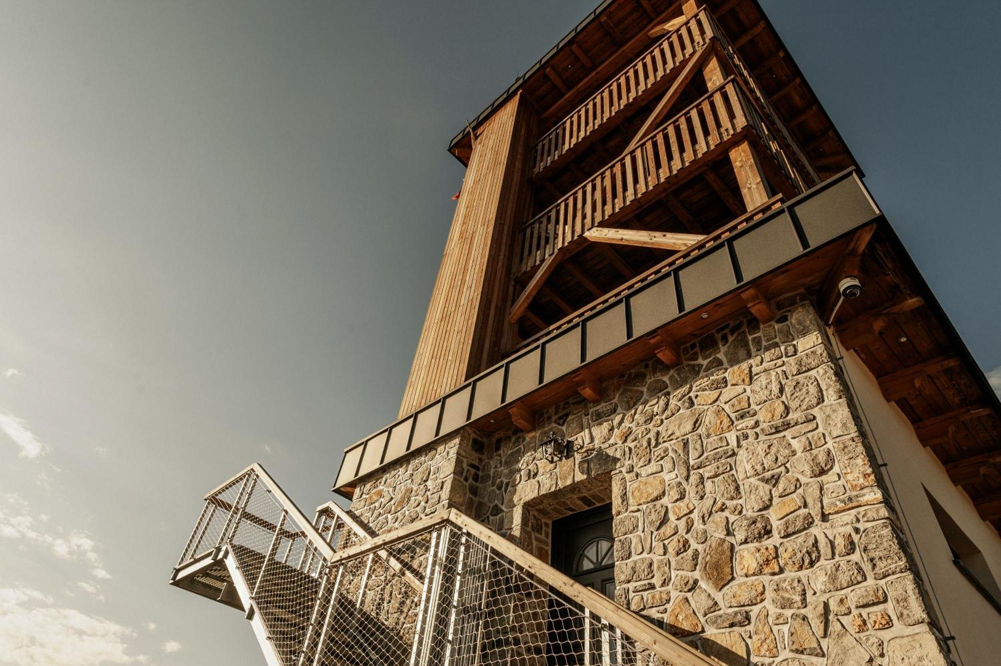 Hotel Gostilnica Orle - Sleeping In The Tower Škofljica Exterior foto