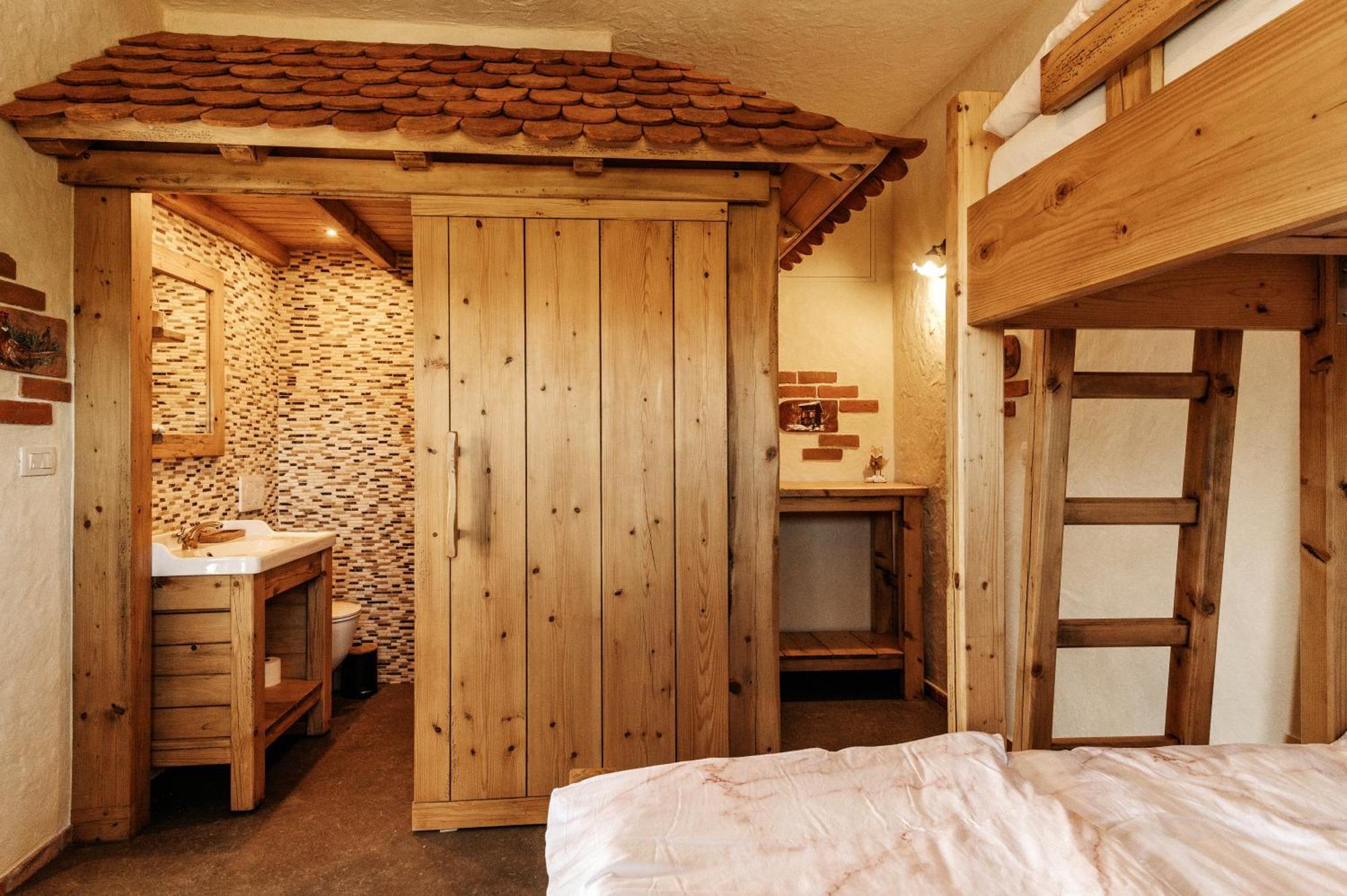 Hotel Gostilnica Orle - Sleeping In The Tower Škofljica Exterior foto